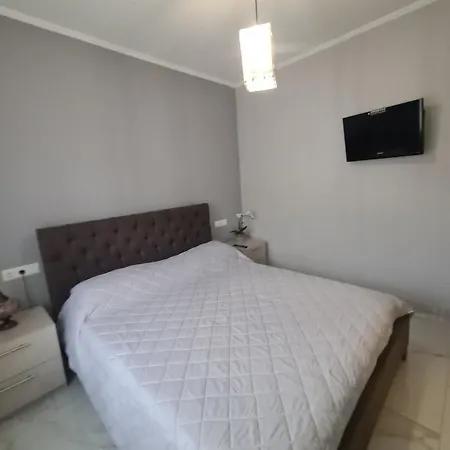 Hermes Apartment *